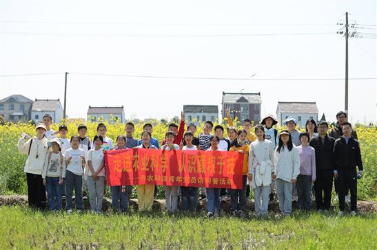 嘉兴市农科院志愿者在院试验田开展科普活动